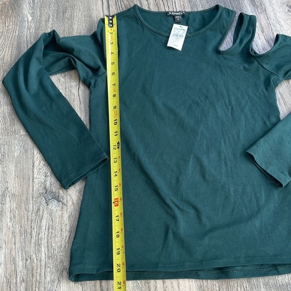 NWT Express Women’s Emerald Green long Sleeve Tee with Shoulder Cut Out, size sm - Picture 5 of 7